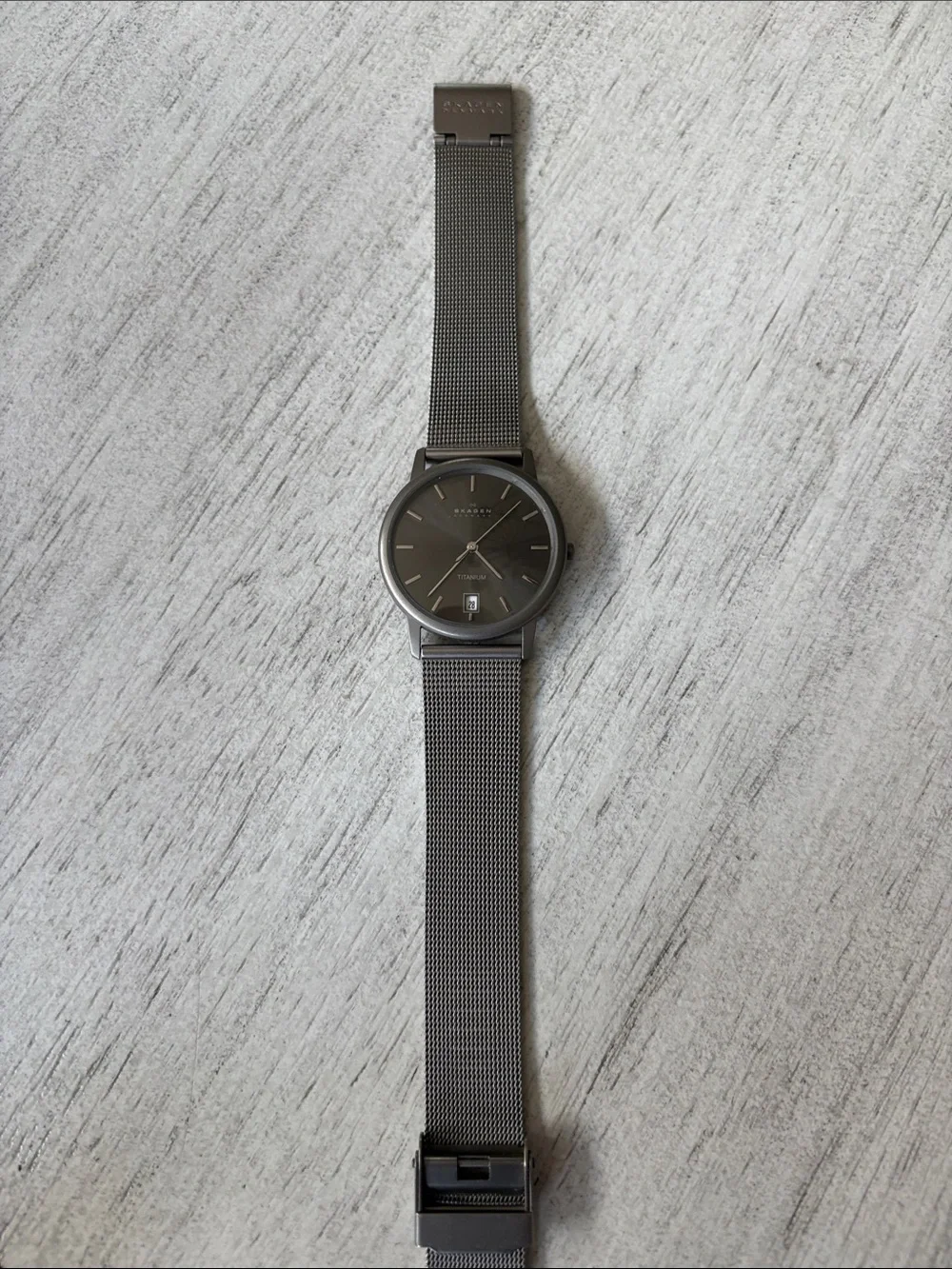 Skagen Men's Matte Gray Titanium Mesh Watch works but needs a battery.
